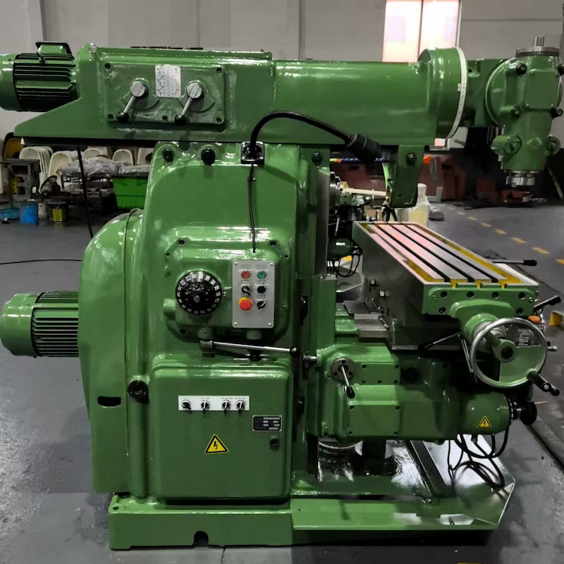small footprint universal milling machine
