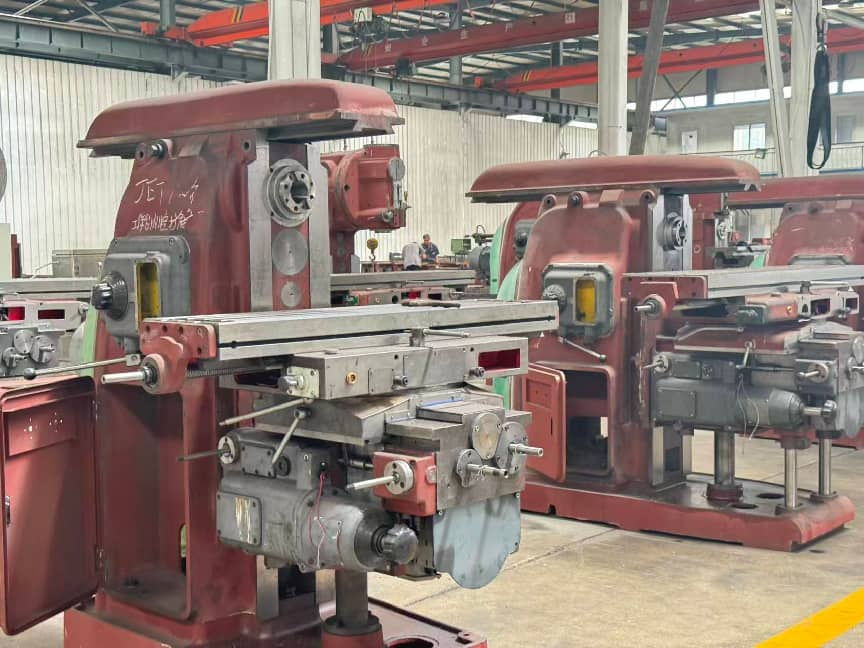 Milling Machine with Power Feed