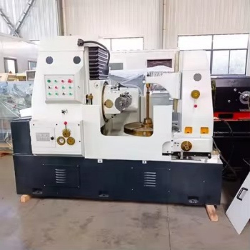 gear hobbing machine working